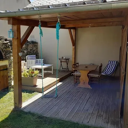 La Cabane Au Fond Du Jardin Montrodat Exterior photo